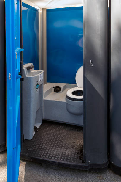 Portable Toilet Options We Offer in Bernie, MO